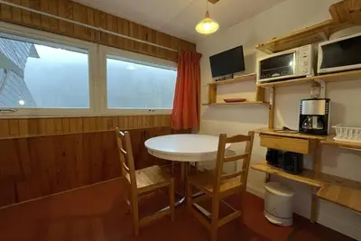 Image de À 10m des pistes de ski, 9ème étage, télévision, casier à ski, 13m², Les Menuires