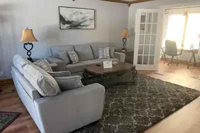 Image de Newly Renovated with Finished Basement