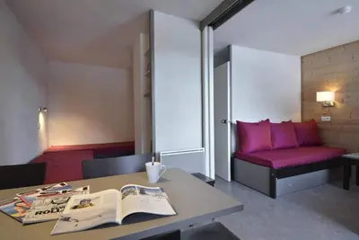 Image de 200m du centre station, 2ème étage, balcon, télévision, casier à ski, 28m², La Plagne