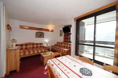 Image de Pied des pistes de ski, 5ème étage, vue montagne, balcon, télévision, casier à ski, 40m²