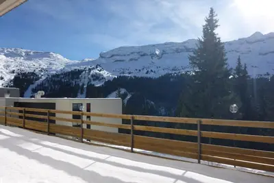 Image de 300m du centre station, vue pistes de ski, terrasse, télévision, casier à ski, 25m², Flaine