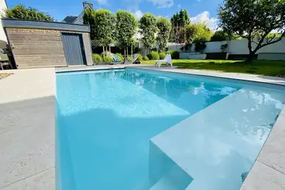 Image de Grande maison de vacances avec piscine. À 500m des commerces et de la plage.