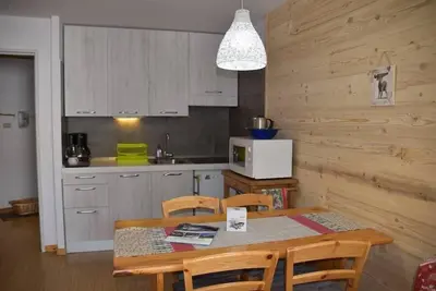 Image de 150m du centre station, 1er étage, balcon, parking, télévision, casier à ski, 26m², Montgenèvre