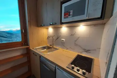 Image de 1er étage, vue pistes de ski, balcon, télévision, casier à ski, 26m², Valmorel