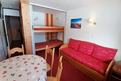 Image de 8ème étage, vue pistes de ski, balcon, télévision, casier à ski, 22m², La Plagne