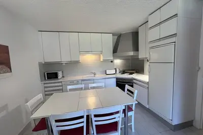 Image de 100m du centre station, 1er étage, vue montagne, télévision, casier à ski, 42m², La Plagne