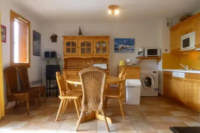 Image de 350m du centre station, 1er étage, vue vallée, balcon, télévision, casier à ski, 48m²