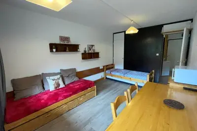 Image de 3ème étage, vue pistes de ski, balcon, télévision, casier à ski, 22m², La Plagne
