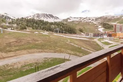 Image de 3ème étage, vue pistes de ski, balcon, télévision, casier à ski, 22m², La Plagne