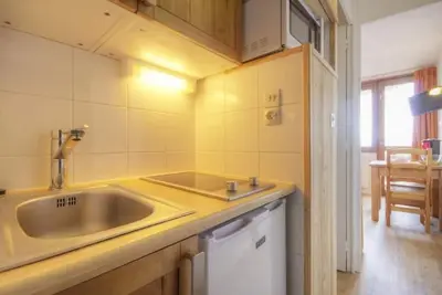 Image de 8ème étage, vue montagne, balcon, télévision, casier à ski, 16m², La Plagne