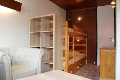 Image de 100m du centre station, 1er étage, vue pistes de ski, balcon, télévision, casier à ski, 37m²