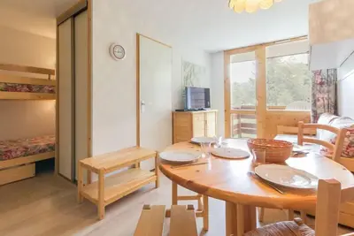 Image de À 100m des pistes de ski, vue pistes de ski, balcon, télévision, casier à ski, 26m², Montalbert