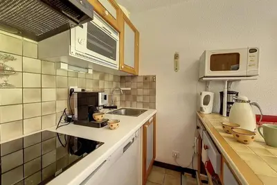 Image de À 150m des pistes de ski, 1er étage, vue montagne, balcon, télévision, casier à ski, 29m²
