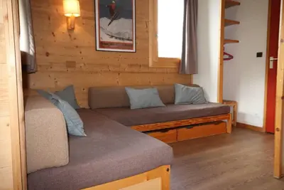 Image de 50m du centre station, 3ème étage, vue pistes de ski, balcon, télévision, casier à ski, 30m²