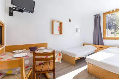 Image de 50m du centre station, 5ème étage, balcon, télévision, casier à ski, 28m², Montchavin La Plagne