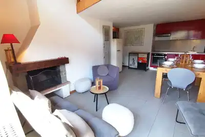 Image de 3ème étage, vue montagne, balcon, cheminée ou poêle à bois, parking, télévision, 72m²