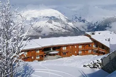 Image de À 50m des pistes de ski, 2ème étage, vue station, piscine, balcon, télévision, casier à ski, 36m²