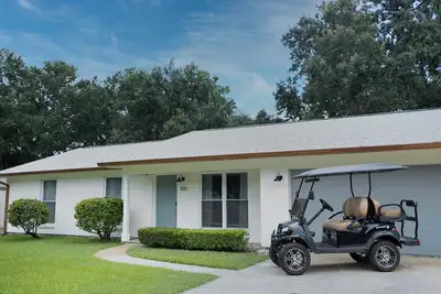 Image de Vacation on Vista close to beach & downtown Ocean Springs! Includes golf cart!