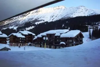 Image de 300m des commerces, vue pistes de ski, terrasse, télévision, casier à ski, 26m², Valmorel