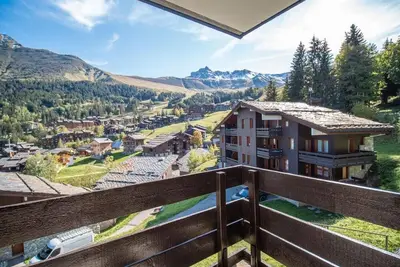 Image de 3ème étage, vue station, balcon, télévision, casier à ski, 27m², Valmorel