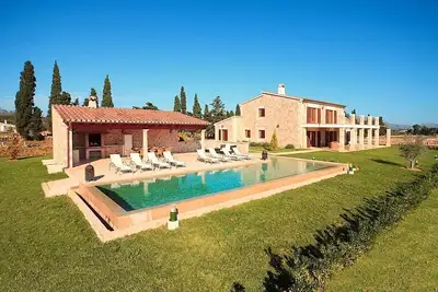 Image de Spacious Stone-Built Villa - Private Pool, Great Outdoor Areas close to Pollensa & Port de Pollensa