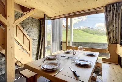 Image de Pied des pistes de ski, balcon, télévision, casier à ski, 45m², Les Menuires