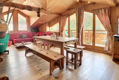 Image de Chalet, vue montagne, balcon, cheminée ou poêle à bois, télévision, casier à ski, 95m²