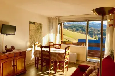 Image de 3ème étage, vue montagne, balcon, télévision, casier à ski, 33m², Villard de Lans
