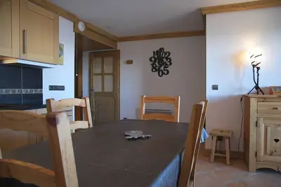 Image de 3ème étage, vue panoramique, piscine, balcon, parking, télévision, casier à ski, 46m², Les Arcs