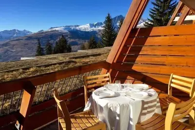 Image de 150m du centre station, 3ème étage, vue vallée, balcon, parking, télévision, casier à ski, 35m²