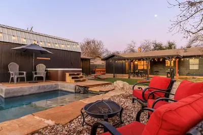 Image de New \"Haus In Schwarz\" | Pool | Hot Tub | Bohemian