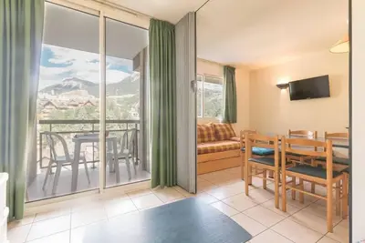 Image de 200m du centre station, 5ème étage, balcon, parking, télévision, casier à ski, 30m², Serre Chevalier
