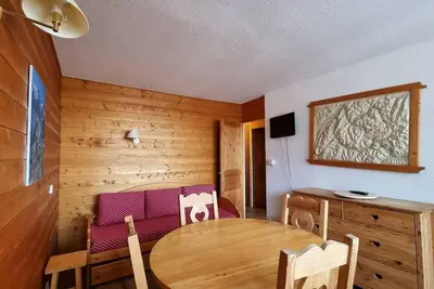 Image de 100m du centre station, 4ème étage, vue pistes de ski, balcon, télévision, casier à ski, 43m²