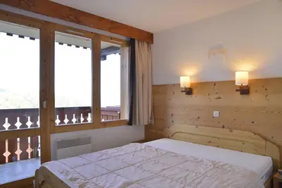 Image de 100m du centre station, 5ème étage, vue pistes de ski, balcon, télévision, casier à ski, 39m²