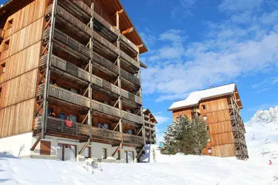 Image de 200m du centre station, vue montagne, balcon, télévision, casier à ski, 31m², Superdévoluy
