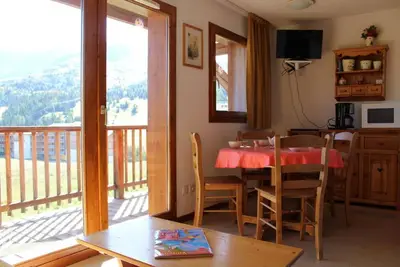 Image de 200m du centre station, 4ème étage, vue montagne, balcon, télévision, casier à ski, 31m²