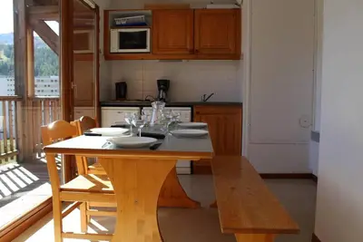 Image de 200m du centre station, 4ème étage, vue montagne, balcon, télévision, casier à ski, 30m²
