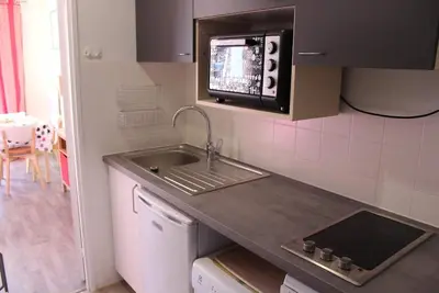 Image de 20m du centre station, 7ème étage, vue pistes de ski, balcon, télévision, casier à ski, 28m²