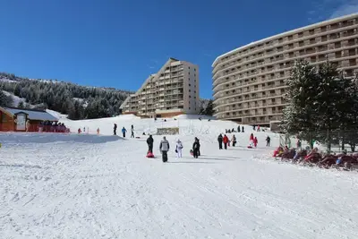 Image de 20m du centre station, 12ème étage, vue montagne, balcon, télévision, casier à ski, 28m²