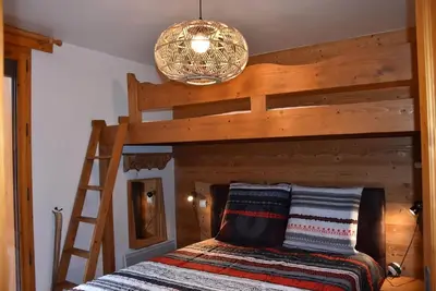 Image de 50m du centre station, 1er étage, terrasse, télévision, casier à ski, 70m², Pralognan-la-Vanoise