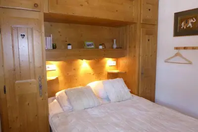 Image de 200m du centre station, Rez-de-chaussée, terrasse, télévision, casier à ski, 43m²