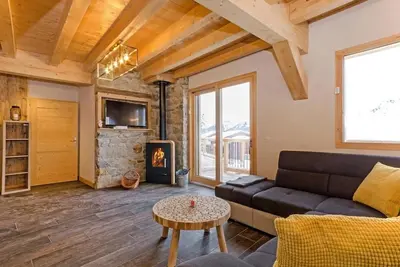 Image de Chalet, wifi, 150m du centre station, remise en forme, sauna, balcon, cheminée ou poêle à bois