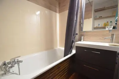Image de 150m des commerces, 4ème étage, vue montagne, télévision, casier à ski, 20m², Les Menuires