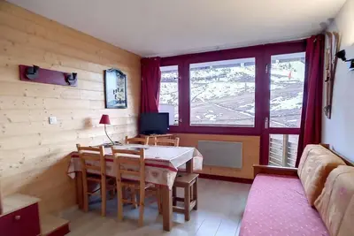 Image de 10m du centre station, vue pistes de ski, balcon, télévision, casier à ski, 25m², La Plagne