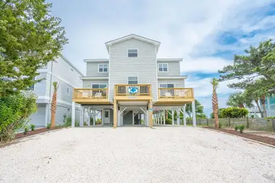 Image de Oceanfront Luxury Home on Sunset Beach West End - Newly Renovated/Open Floorplan