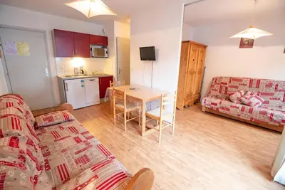 Image de 30m du centre station, 1er étage, balcon, parking, télévision, casier à ski, 27m², La Norma