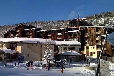 Image de À 130m des pistes de ski, 2ème étage, balcon, parking, télévision, casier à ski, 35m², La Norma