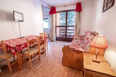 Image de 30m du centre station, 4ème étage, balcon, parking, télévision, casier à ski, 27m², La Norma
