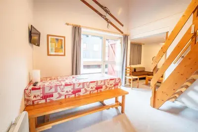 Image de 280m du centre station, 1er étage, balcon, parking, télévision, casier à ski, 47m², La Norma