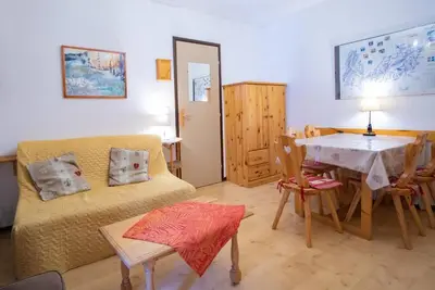 Image de 30m du centre station, 4ème étage, balcon, parking, télévision, casier à ski, 35m², La Norma
